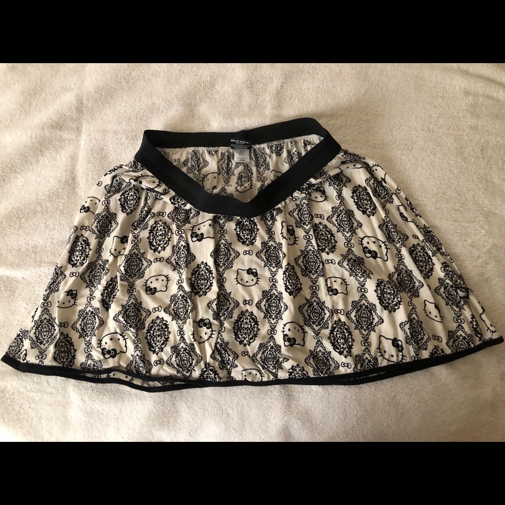 Black and white hello kitty skirt size L